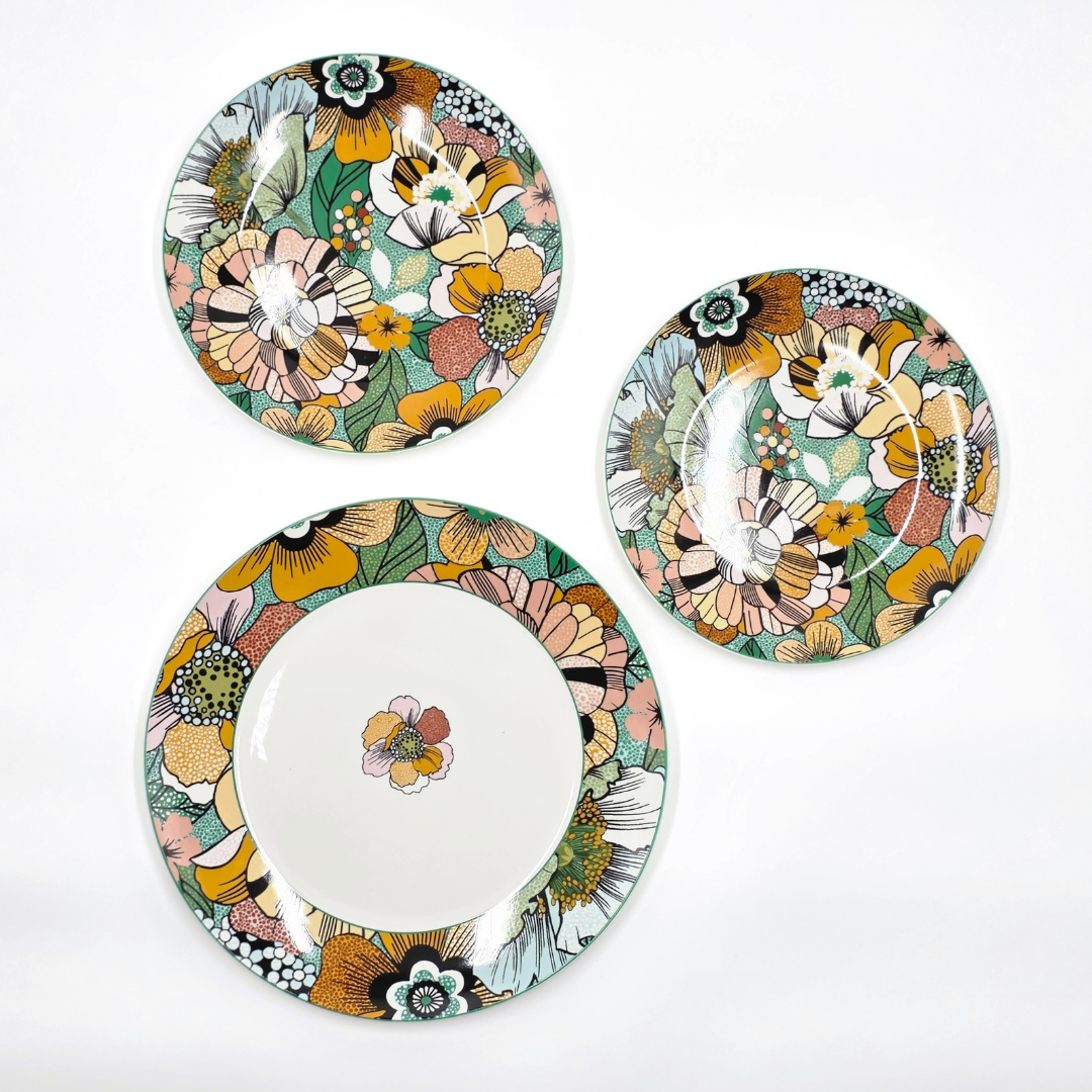 Ensemble d’assiettes en porcelaine motif floral multicolore, petite et grande taille, Collection Majorelle.