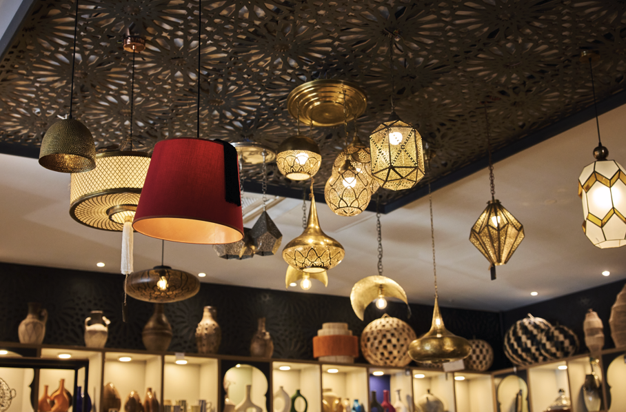 Sélection raffinée de lustres orientaux décoratifs et d’inspirations venues d’ailleurs, pour créer un intérieur empreint de chaleur et d'élégance