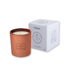 cette bougie capture l'essence vibrante de la célèbre place Jamaa El Fna. Les effluves enivrants des souks se mêlent aux notes sucrées des épices et aux nuances cuirées du cuir tanné, recréant l'atmosphère unique des ruelles animées.