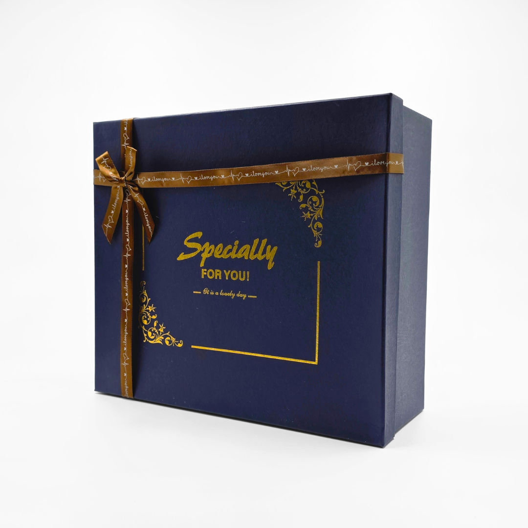 tasse et soucoupe blue luxury porcelaine motifs bleus et dorures majorelle