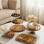 Collection Bois Noble, ensemble de service de table idéal pour le Ramadan, l'Aid et les Ftour, dans un décor de salon décorée pour le Ramadan, vaisselle de luxe en bois, acier et détails oiseaux dorés.