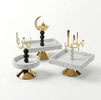Trio de présentoirs décoratifs Majorelle avec calligraphie arabe et croissants de lune dorés, idéal pour la période de ramadan.