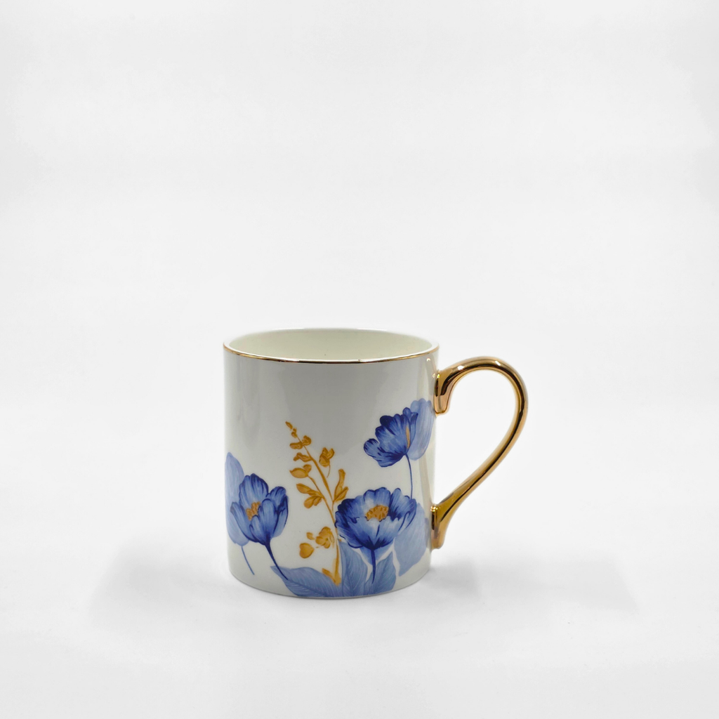 grande tasse blue luxury porcelaine blanche motifs fleurs bleues et dorures majorelle