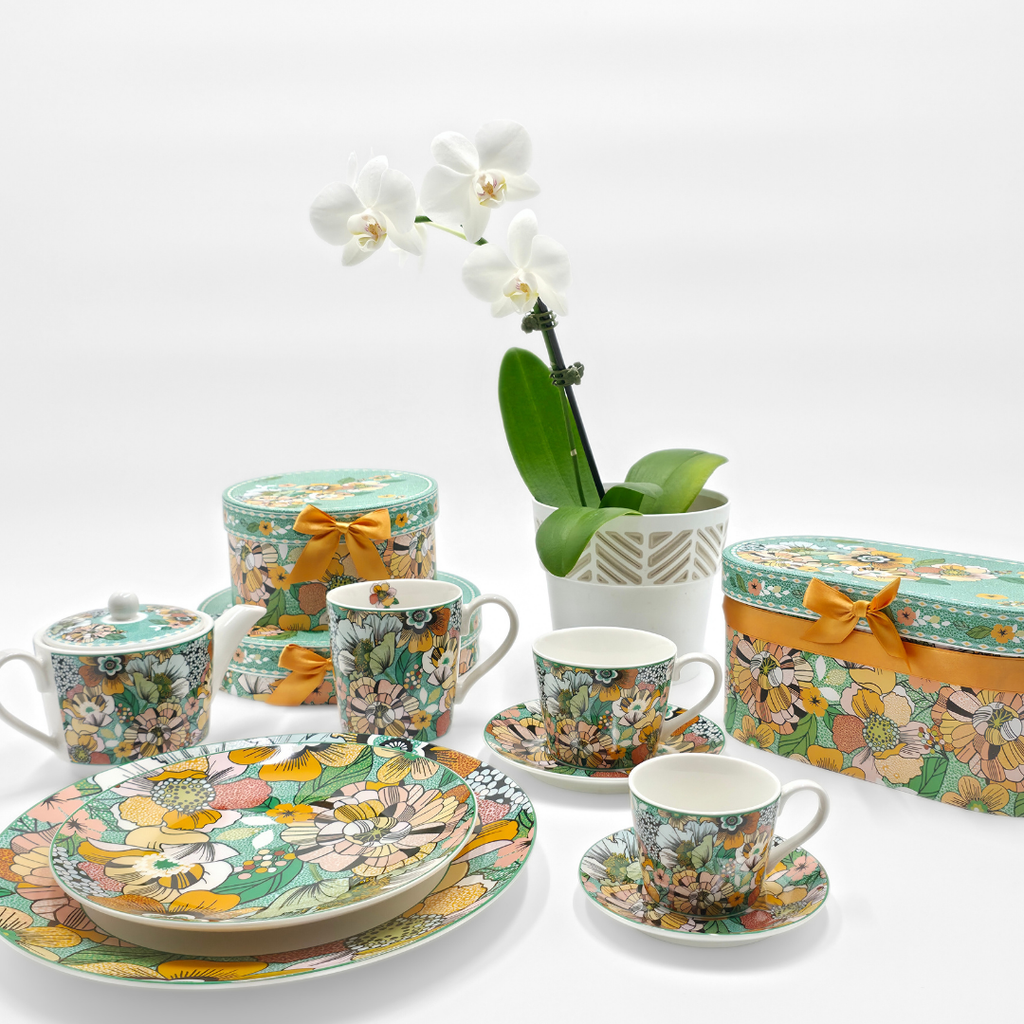 Service complet en porcelaine florale avec tasses, assiettes, théière et coffrets cadeaux assortis, Collection Majorelle.