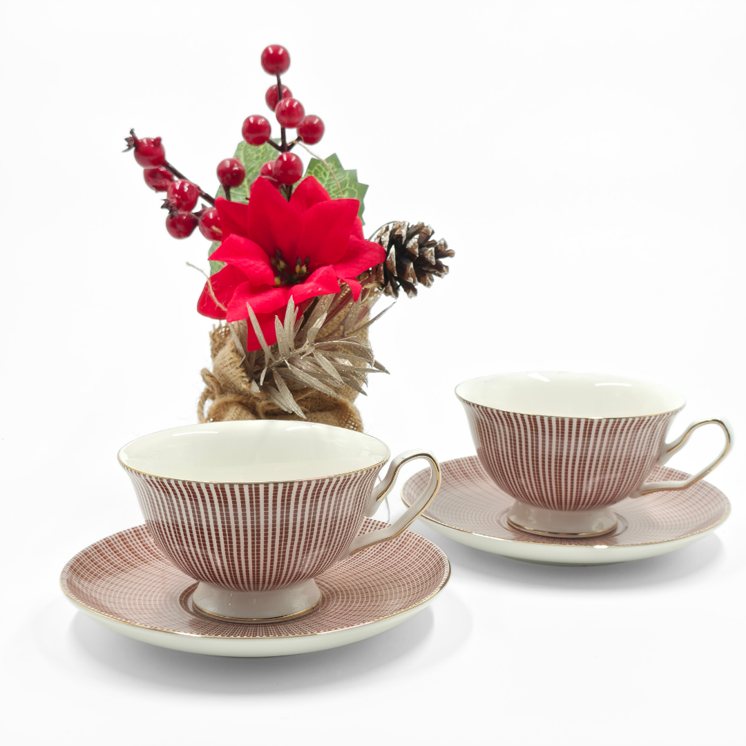 Set de deux tasses et soucoupes rouges motivees lignes fines, parfait pour le the.