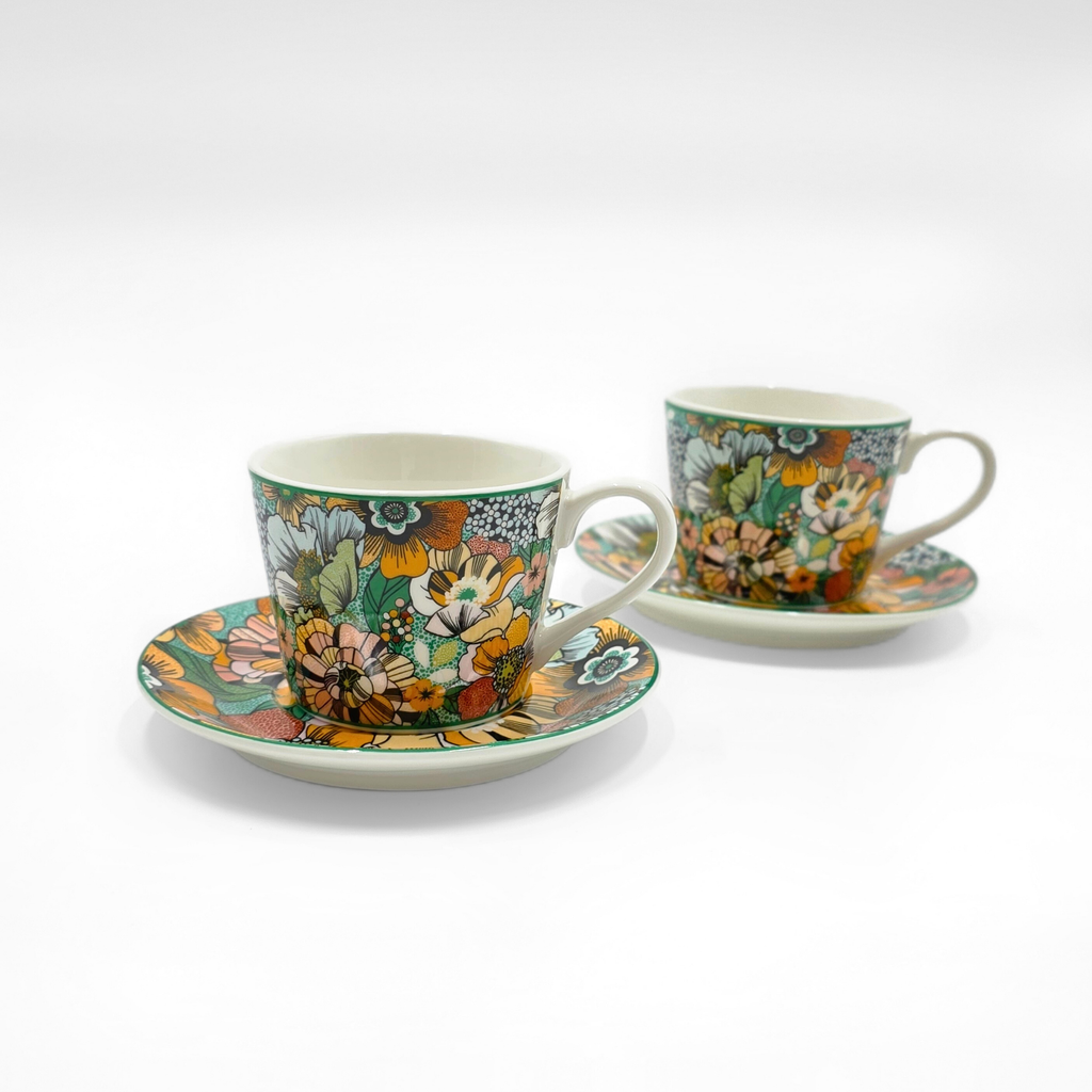 Deux tasses en porcelaine avec sous-tasses assorties, motifs floraux colorés, collection Majorelle.
