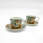 Deux tasses en porcelaine avec sous-tasses assorties, motifs floraux colorés, collection Majorelle.